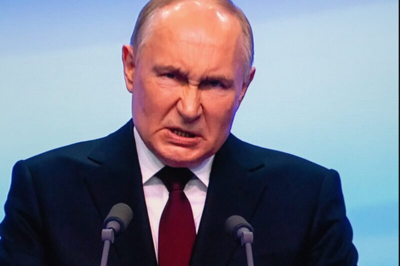 Putin promite victoria, rafinăria Gazprom atacată cu drone la 1.400 km front