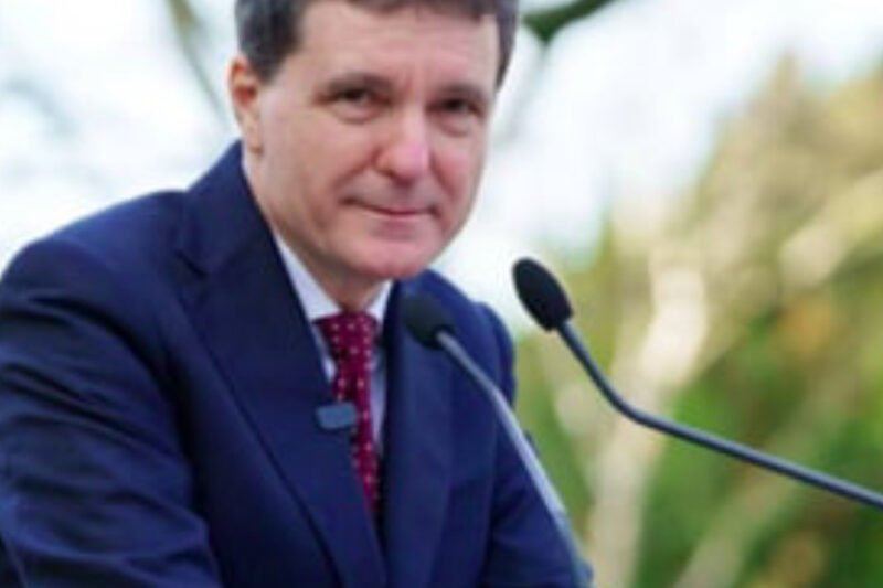 Nicușor Dan, la Paris de Ziua Franței. România trimite 22 de militari