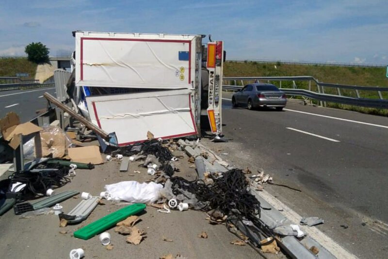Accident în Mexic: 16 morți după ce un camion a intrat în mașini oprite