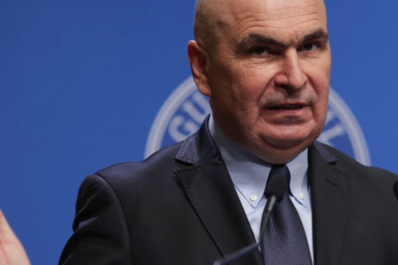 Bolojan: economia de 4 milioane de euro de la Cancelarie, cât un pod