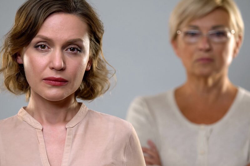Două femei au murit și doi copii sunt răniți în Ialomița, după ce mașina în care se aflau a fost spulberată de tren. Unul dintre minori a fost scos inconştient dintre fiarele contorsionate