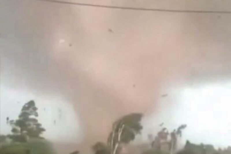 Tornadă în China: 11 morți, 331 răniți. Un bărbat smuls de la etajul 12