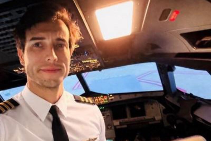 Leandro Andrés Bertazzo, pilotul care a sărit dintr-un avion. Cursanta a aterizat singură